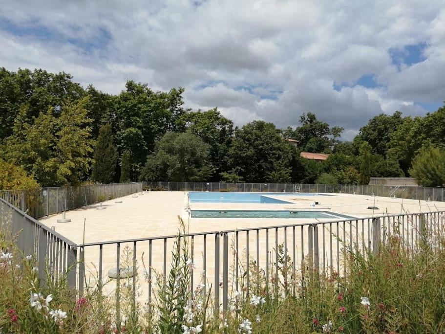 Le Soleil D Eugenie Appartement Dans Residence Avec Piscine Commune Pres De Carcassonne Olonzac Exterior photo