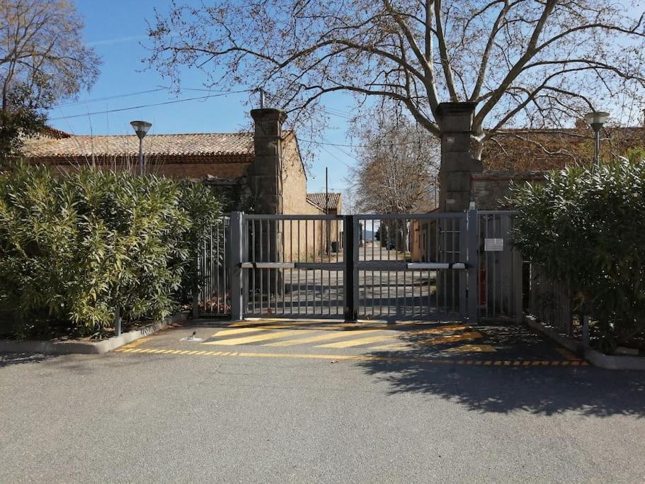 Le Soleil D Eugenie Appartement Dans Residence Avec Piscine Commune Pres De Carcassonne Olonzac Exterior photo