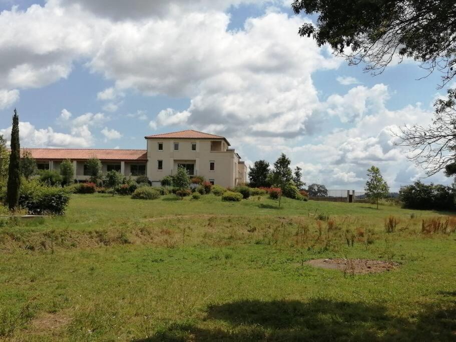 Le Soleil D Eugenie Appartement Dans Residence Avec Piscine Commune Pres De Carcassonne Olonzac Exterior photo